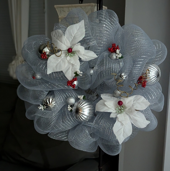 MC2 | winter berries wreath - Picture 3 of 7